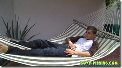 boys-pissing-chris_porter_piss_and_stroke_in_a_hammock (1)