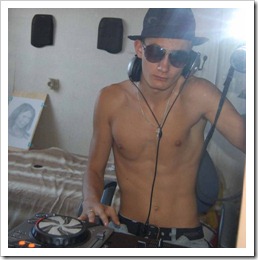 straight_boys_self_photos (1)