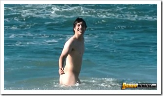 Xavier Samuel skinnydipping