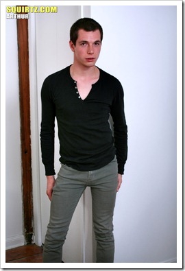 straight_boy_Arthur_wanking (1)