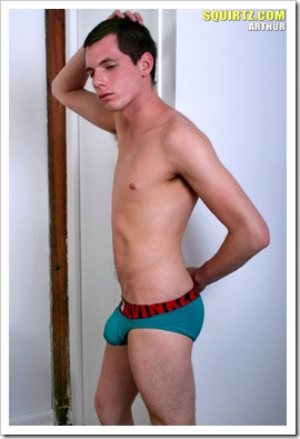 straight_boy_Arthur_wanking (2)