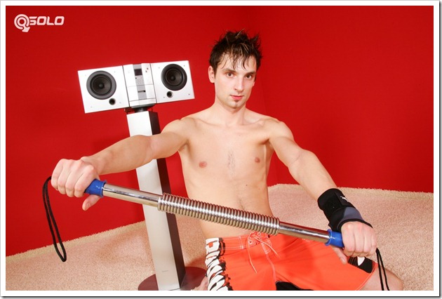 Hunk beats cock while dildoing