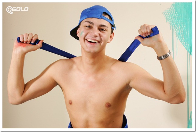 Young painter drills his butt