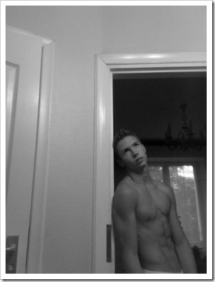 straight boys self photos (14)