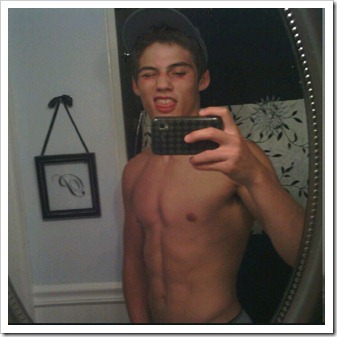 boys self pics with smartphones (14)