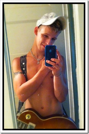 boys self pics with smartphones (18)