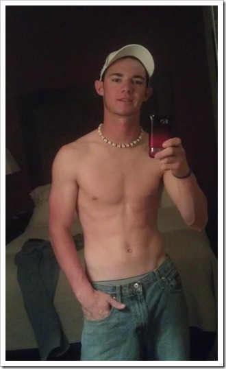 boys self pics with smartphones (19)