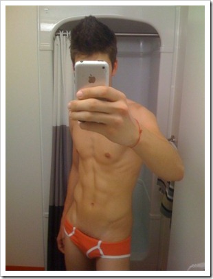 boys self pics with smartphones (1)
