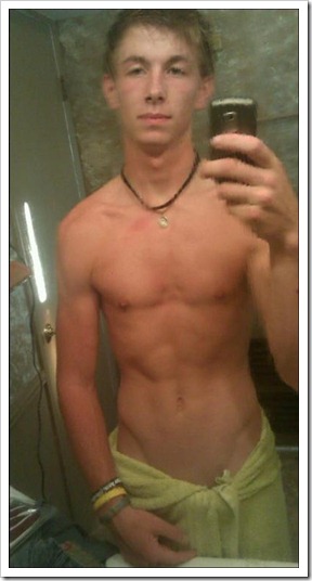 boys self pics with smartphones (21)