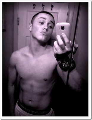 boys self pics with smartphones (3)