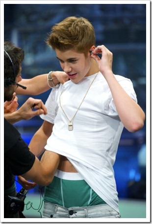 MADRID, SPAIN - JUNE 04:  Justin Bieber attends "El Hormiguero" TV show at Vertice Studio on June 4, 2012 in Madrid, Spain.  (Photo by Juan Naharro Gimenez/Getty Images)