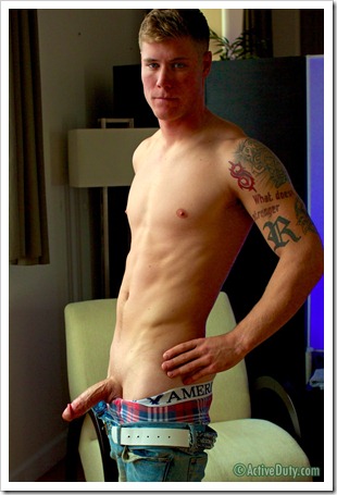 porn-army-gay-Active Dutys new War Chest recruit Davis 21 years old (10)