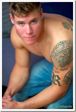 porn-army-gay-Active Dutys new War Chest recruit Davis 21 years old (4)