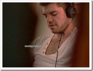 sneaky peek - hairy dude having a wank (2)