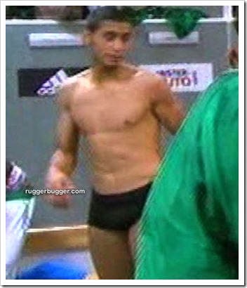  Algerian footballer Faouzi Ghoulam stripping (3)